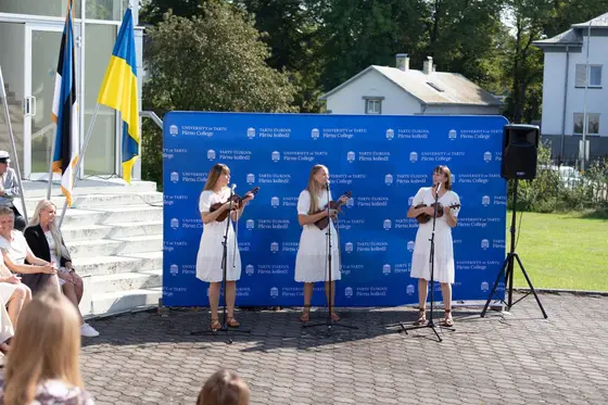 Performance at the opening ceremony of Pärnu College. — photo 1 of 2