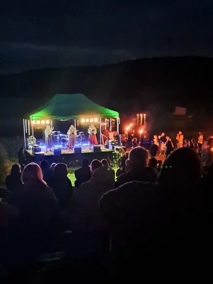 Performance at the Night of Ancient Bonfires Festival on the shore of Lake Pangodi. — photo 1 of 2
