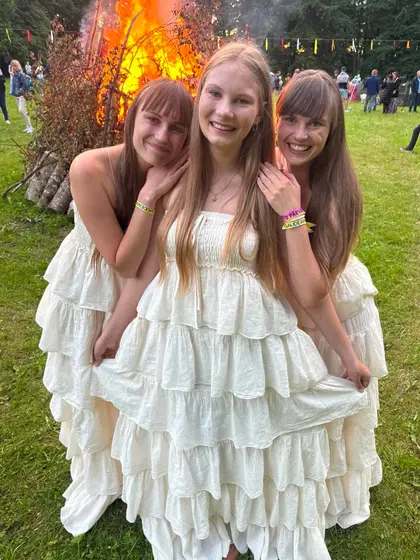 Performance at the Tabivere Midsummer celebration. — photo 1 of 2