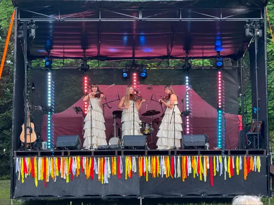 Performance at the Tabivere Midsummer celebration. — photo 2 of 2